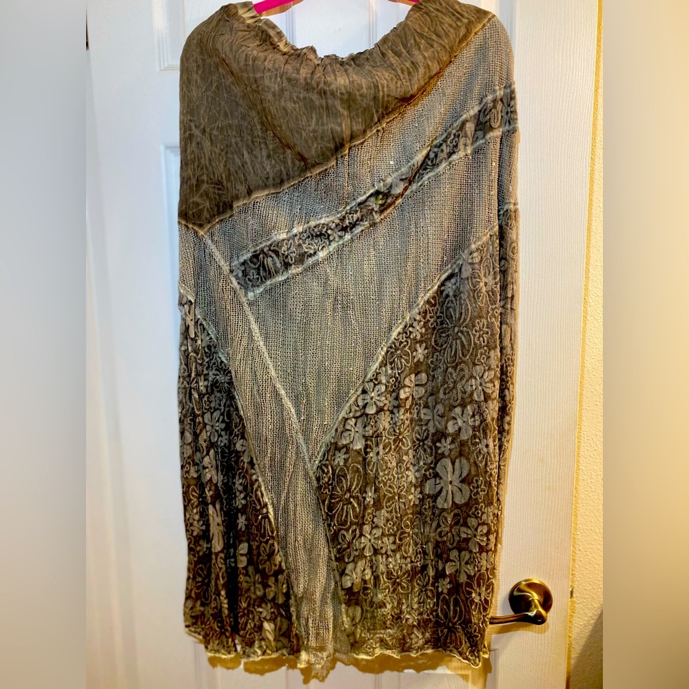 Chico’s- size 3 women’s mesh and floral print. Long and elastic waste